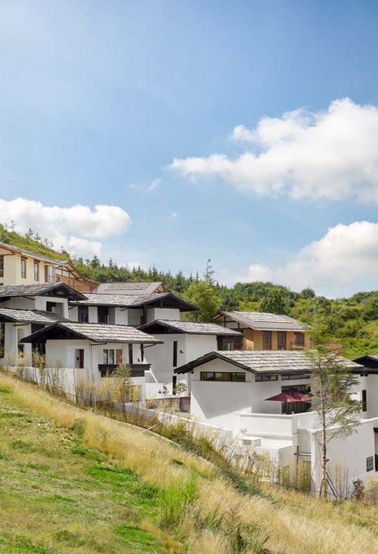 Old townhouses of the historic town of Shangri-La