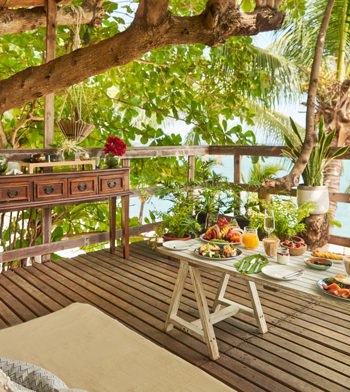 petit-déjeuner-dans-une-cabane-dans-les-arbres