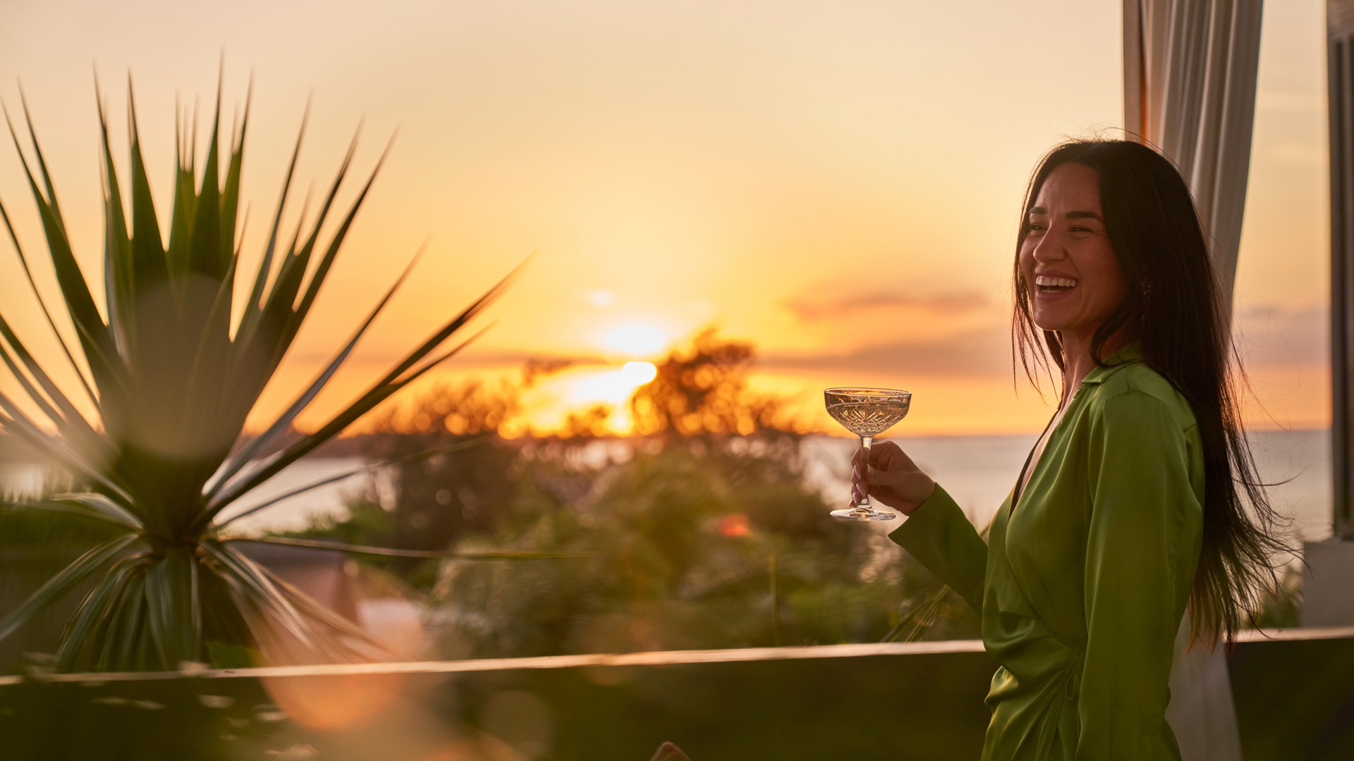 fly emirates, stay lux<bdi>*</bdi>