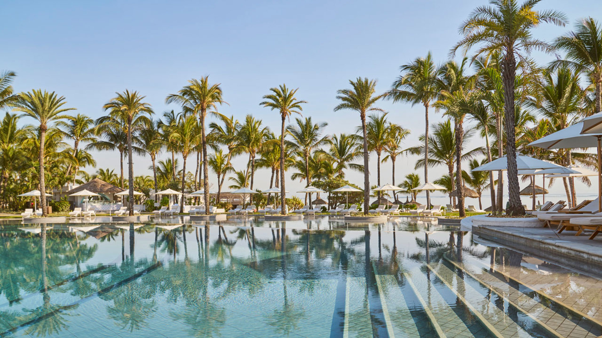 Main pool - LUX* Belle Mare