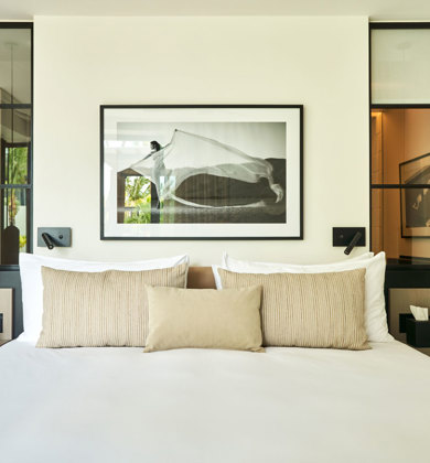 LUX<BDI>*</BDI> BEACHFRONT POOL VILLAS