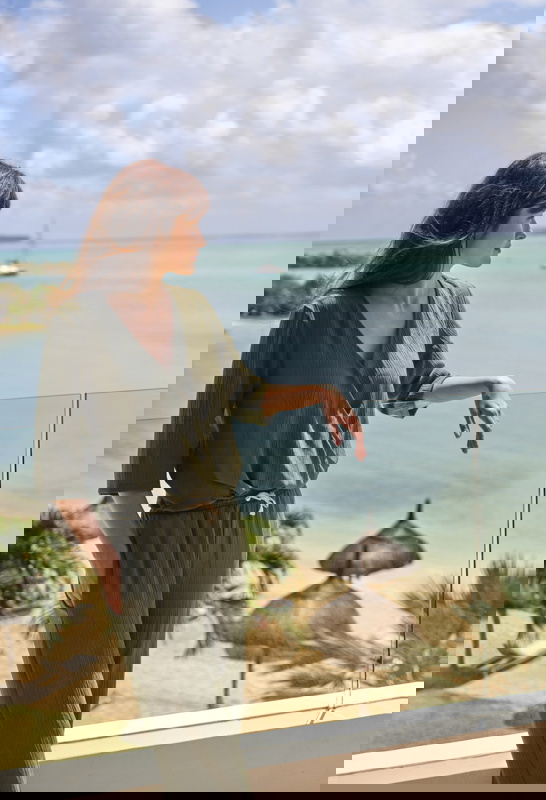 fly-emirates,-stay-lux*