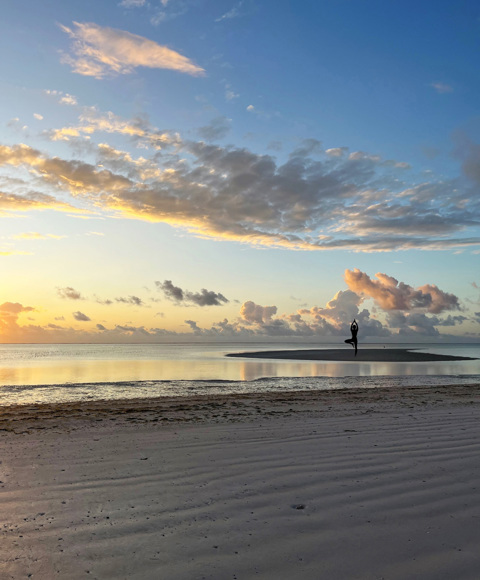 Yoga sur banc de sable