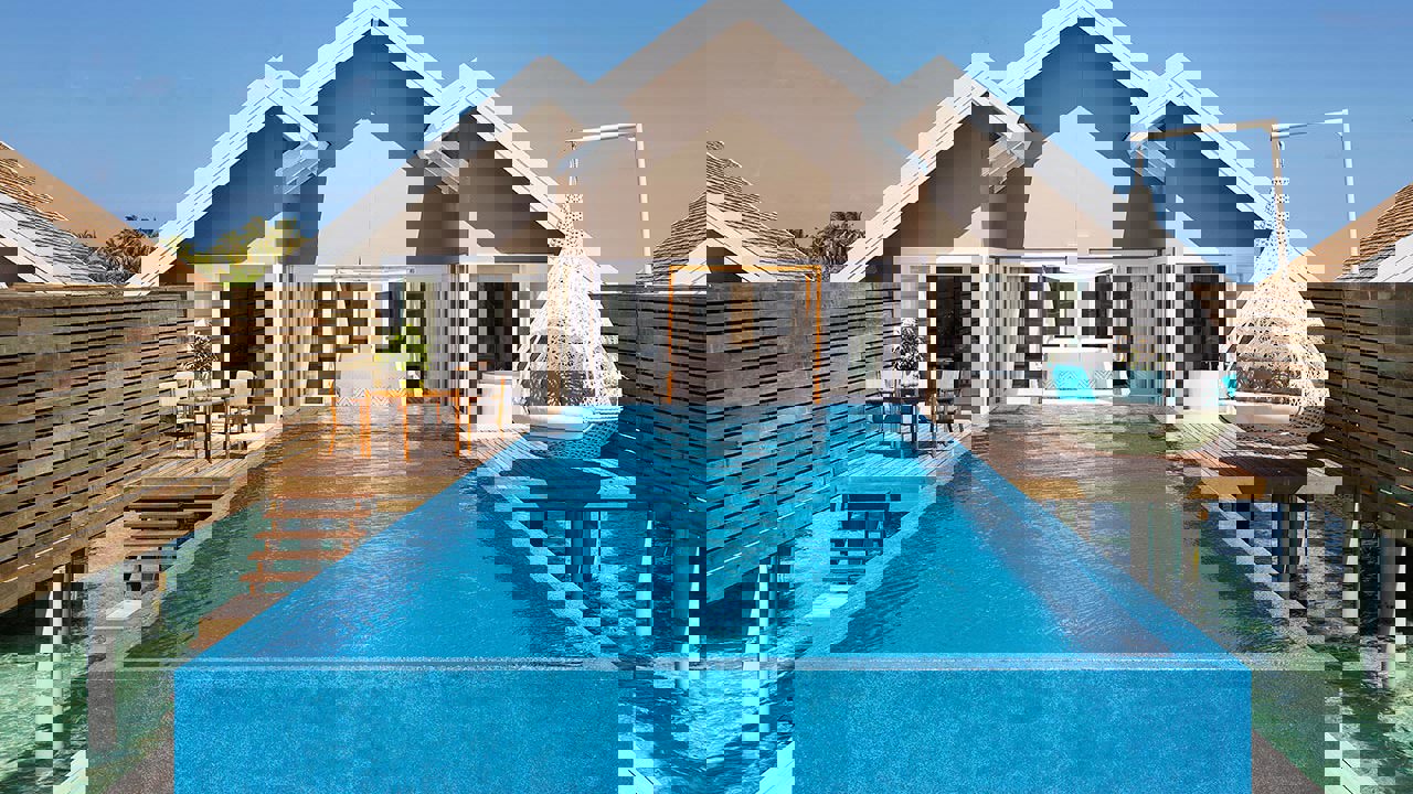 فيلا تمبتايشن فوق المياه مع مسبح