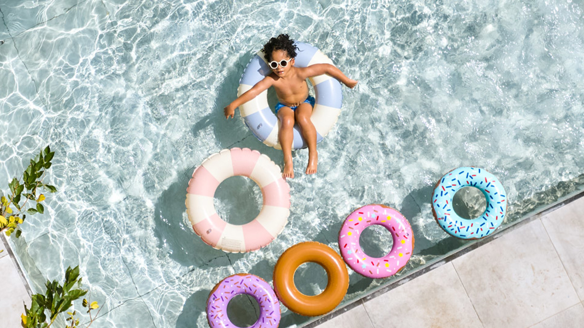 Kid in pool