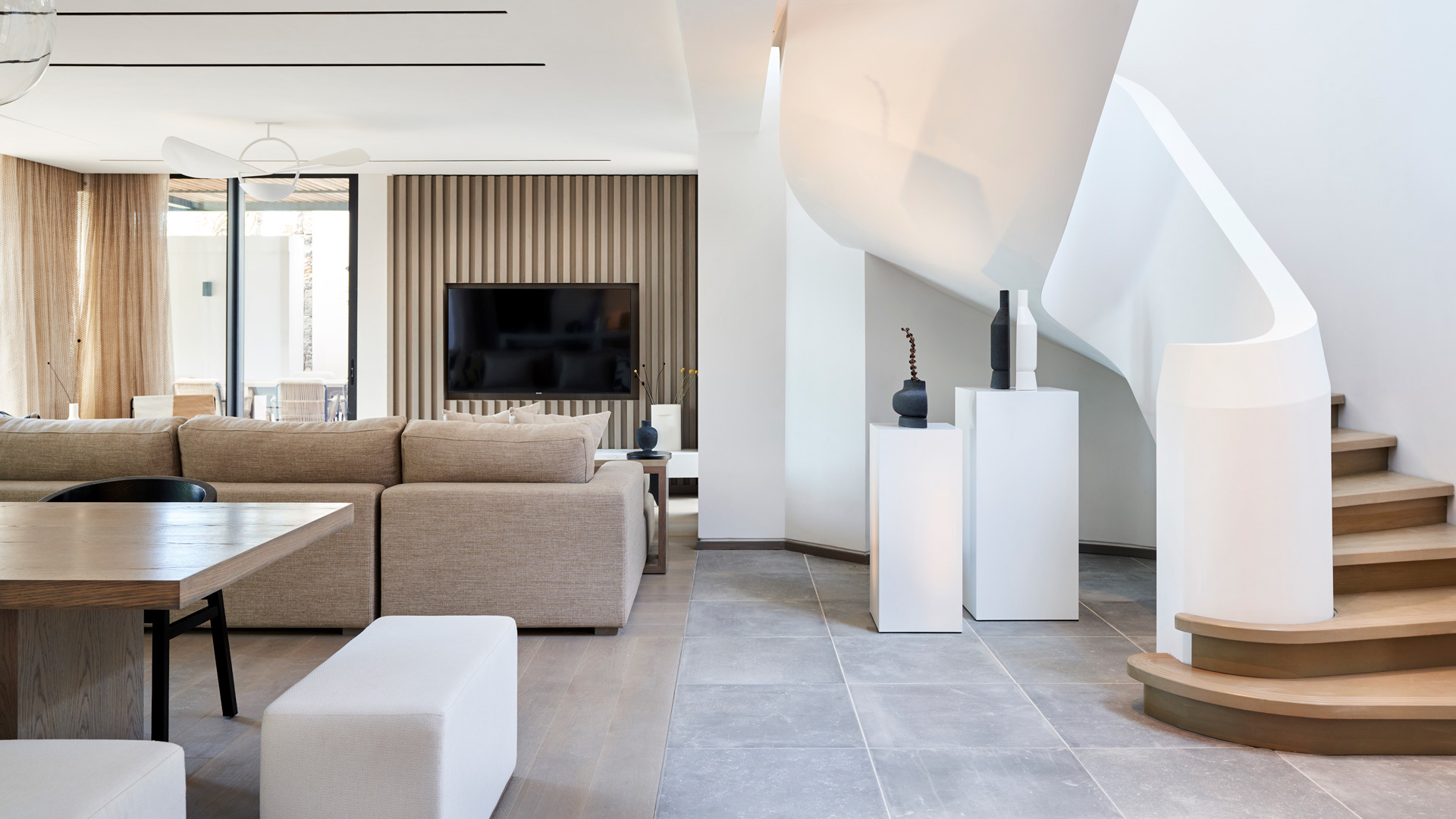 fly emirates, stay lux<bdi>*</bdi>