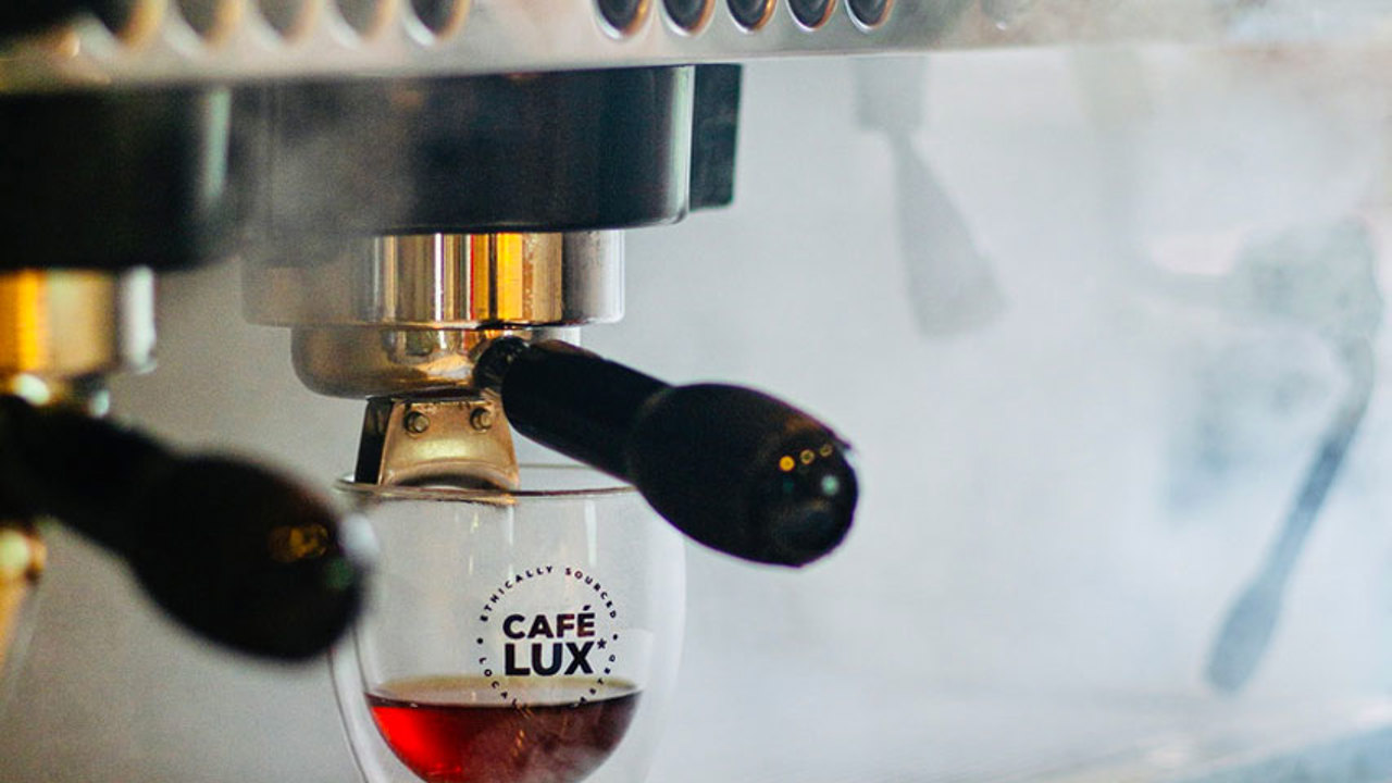 Café LUX*