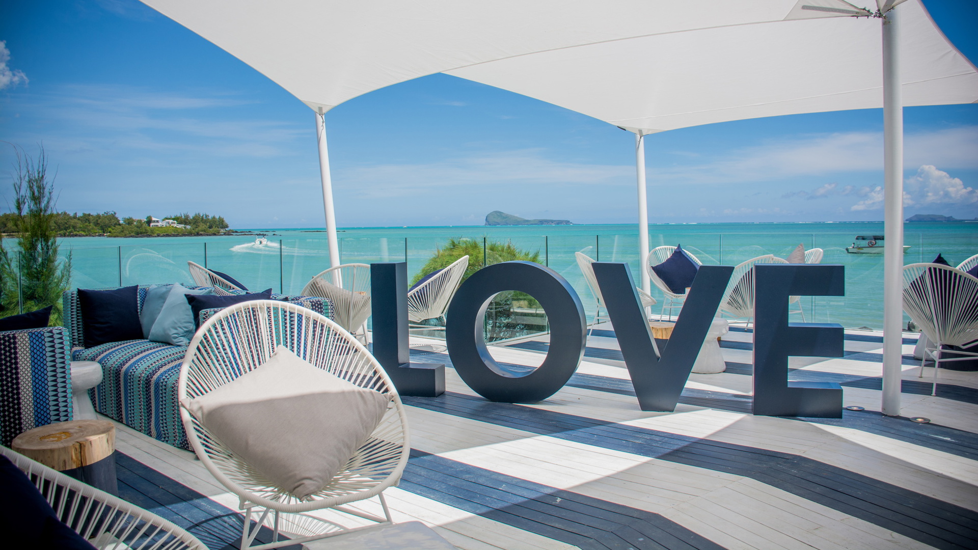 fly emirates, stay lux<bdi>*</bdi>